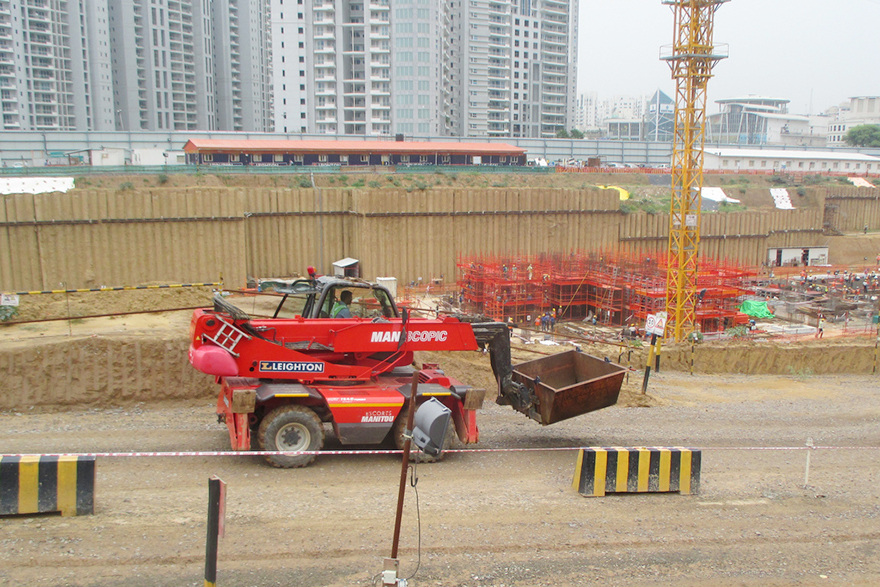 曼尼通Manitou 1440 E旋转型伸缩臂叉装车 